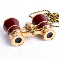 Oculaires dorés des jumelles de théâtre Scène rouges
